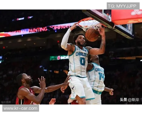 黄蜂队球星因伤缺席季后赛首场比赛,球队未来之路充满挑战